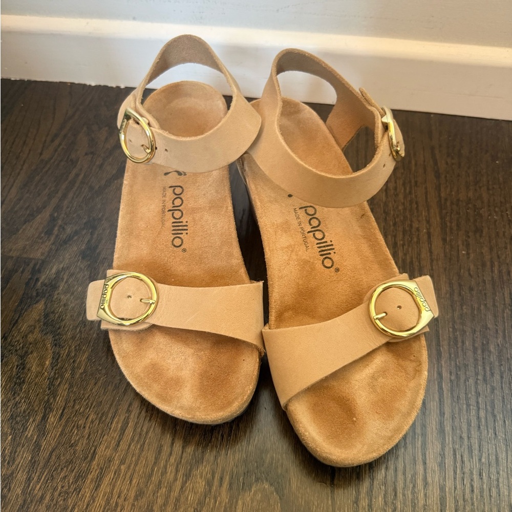 Papillio by Birkenstock Soley Leather Wedge Sandal in Sandcastle size 8 / 38